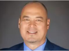 “Perdita incredibile”: il sindaco di Nampa crolla a metà del discorso e muore nonostante gli sforzi di rianimazione