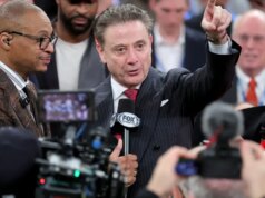 Rick Pitino si unisce alla campagna “Grazie, NYPD” prima dell’apertura di March Insanity di St John