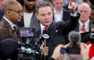 Rick Pitino si unisce alla campagna “Grazie, NYPD” prima dell’apertura di March Insanity di St John