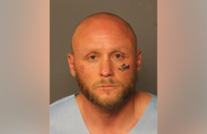 L’uomo che period in libertà condizionale dopo precedenti reati violenti ora è accusato di 4 omicidi