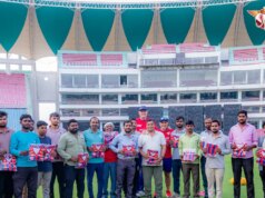 IPL 2026: Justin Langer e Tom Moody presentano le maglie LSG ai giardinieri di Lucknow