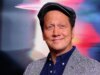 Rob Schneider propone la leva militare, esorta gli americani a “riaccedere” ai valori tradizionali