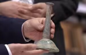 I romani usavano le feci umane come medicina: una fiala di 1.900 anni proveniente dalla Turchia rivela un trattamento scioccante