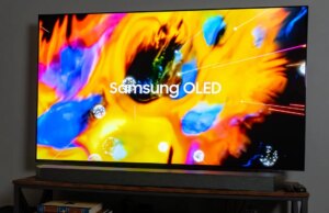 Perché non dovresti saltare gli aggiornamenti del firmware della tua TV e come farlo sui modelli precedenti