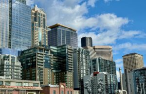 L’space di Seattle si colloca al terzo posto tra le aree metropolitane degli Stati Uniti in un nuovo studio che misura la crescita dell’intelligenza artificiale in termini di posti di lavoro, retribuzioni e altro ancora