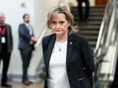 La senatrice Hyde-Smith si prepara allo scontro di novembre con il nemico democratico che aveva sconfitto una volta