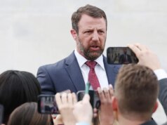 Mullin confermato capo del DHS mentre i legislatori sono vicini a una soluzione per la situazione di stallo