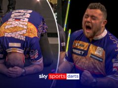 “Il testimone ha vinto!” | ENORMI festeggiamenti quando Rock vince la prima partita di Premier League