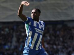 Welbeck infligge una sconfitta dannosa al Liverpool a Brighton mentre Ekitike si infortuna