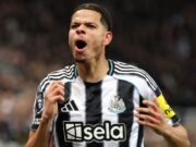 Osula colpisce tardi mentre il Newcastle in 10 uomini infligge la prima sconfitta di Carrick al Man Utd