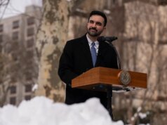 L’ufficiale della polizia di New York assegnato alla sicurezza del sindaco Mamdani è stato sospeso dopo una sparatoria fuori servizio