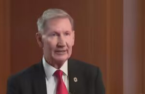 Rapporto inappropriato con qualcuno: le misteriose dimissioni del presidente della Ohio State College, Ted Carter