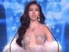 I denti finti della reginetta di bellezza teenager cadono in un attimo ripreso in video durante il concorso Miss Grand Thailandia