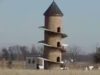 La torre GOAT: perché gli agricoltori dell’Illinois hanno costruito questa torre di 31 piedi solo per le capre