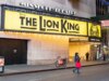 Il compositore di “Il Re Leone” fa causa al comico per 27 milioni di dollari per la battuta “Il cerchio della vita”.