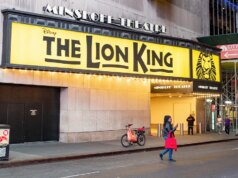 Il compositore di “Il Re Leone” fa causa al comico per 27 milioni di dollari per la battuta “Il cerchio della vita”.