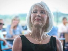 Trump continua a spingere per il rilascio di Tina Peters mentre il governatore del Colorado valuta la clemenza