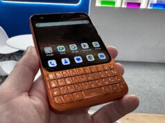 Lo smartphone in stile BlackBerry con tastiera completa appena lanciato su Kickstarter