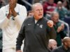 L’allenatore del Michigan State Tom Izzo, 71 anni, interrompe con enfasi i discorsi sulla pensione dopo la sconfitta di Candy 16