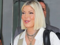 Tori Spelling mette le cose in chiaro su 30 anni di voci sulla chirurgia plastica