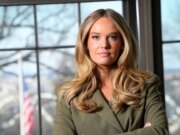 Il DHS difende McLaughlin dopo le accuse che la società del marito ha guadagnato milioni da contratti pubblicitari: “Senza fondamento”