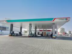 I prezzi del carburante negli Emirati Arabi Uniti aumenteranno nell’aprile 2026 mentre il greggio globale si avvicina ai 115 dollari? Cosa possono aspettarsi gli automobilisti