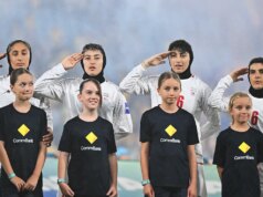 Dopo l’inno nazionale muto, il “saluto militare” della squadra di calcio iraniana durante gli attacchi USA-Israele