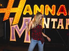 Paillettes, canzoni e sciarpe: all’interno della première di “Hannah Montana twentieth Anniversary Particular”