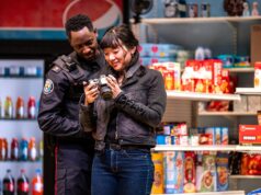 “Kim’s Comfort” torna sul palco dopo il successo televisivo con intatto il calore della sitcom