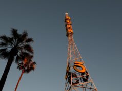 Otto procuratori generali dello stato hanno intentato una causa per bloccare la fusione del gruppo di emittenti televisive