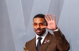 Michael B. Jordan entra e poi esce da un In-N-Out dopo la vittoria degli Oscar per l’attore protagonista