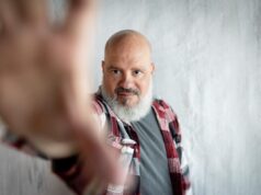 David Cross afferma che gli speciali stand-up non sono più speciali a meno che i fumetti non inizino a infrangere alcune regole