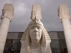 Il monumentale parco di sculture di Lauren Halsey apre nel centro-sud di Los Angeles, parte di un “rinascimento nero” nell’arte