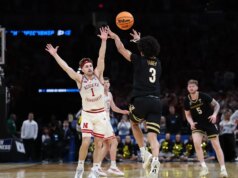Il tiro dell’Ave Maria di Vanderbilt manca per il margine più stretto mentre il Nebraska avanza alla Candy 16 in modo epico