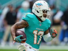 Rapporti: I Broncos acquisiranno il WR Jaylen Waddle dei Dolphins in uno scambio di successo