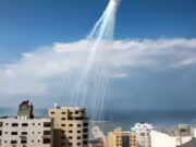 Cos’è il fosforo bianco: l’arma chimica mortale che può bruciare carne e ossa