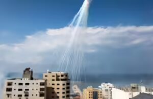 Cos’è il fosforo bianco: l’arma chimica mortale che può bruciare carne e ossa