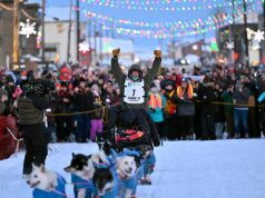 L’ex star dei actuality Jessie Holmes si ripete come campionessa dell’estenuante corsa di cani da slitta Iditarod