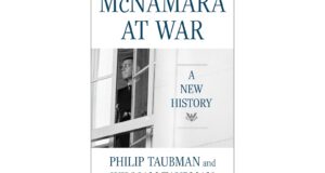 Un’ampia biografia di Robert McNamara vince un premio per il libro di $ 50.000