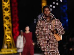 Margot Robbie, Oprah guarda Blazy trasforma Chanel con colore e artigianato