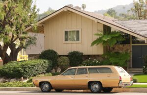 La casa “Brady Bunch”, utilizzata nelle riprese esterne della sitcom, diventa un punto di riferimento a Los Angeles