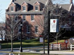 Annullata l’udienza in tribunale per il figlio di Cher con l’accusa di aver fatto irruzione in una casa del New Hampshire