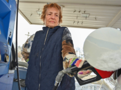 I prezzi del gasoline aumentano, mettendo in difficoltà gli americani e dando al GOP un nuovo grattacapo di medio termine