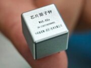 Gli scienziati hanno costruito minuscoli orologi atomici portatili e, naturalmente, si stanno dirigendo verso i droni