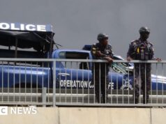 Calciatore ghanese ucciso dopo che aggressori armati hanno aperto il fuoco contro l’autobus della squadra