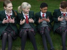 Le star di Angus, Thongs e Perfect Snogging si riuniscono 18 anni dopo con una dolce foto