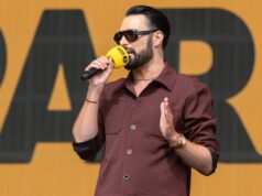 Rylan Clark cube “Non mi interessa” mentre esorta mamma Linda a “lasciarli” a casa