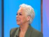 Denise Welch posa con l’ex co-protagonista mentre va a “cacciare una casa” lontano dal Regno Unito