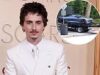 Il momento imbarazzante di Timothee Chalamet mentre la sua lussuosa auto elettrica viene rimorchiata dalla sua villa di Beverly Hills