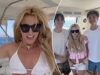 Britney Spears festeggia la Pasqua con un gruppo inaspettato di amici famosi dopo la riunione con i figli in seguito alla guida in stato di ebbrezza